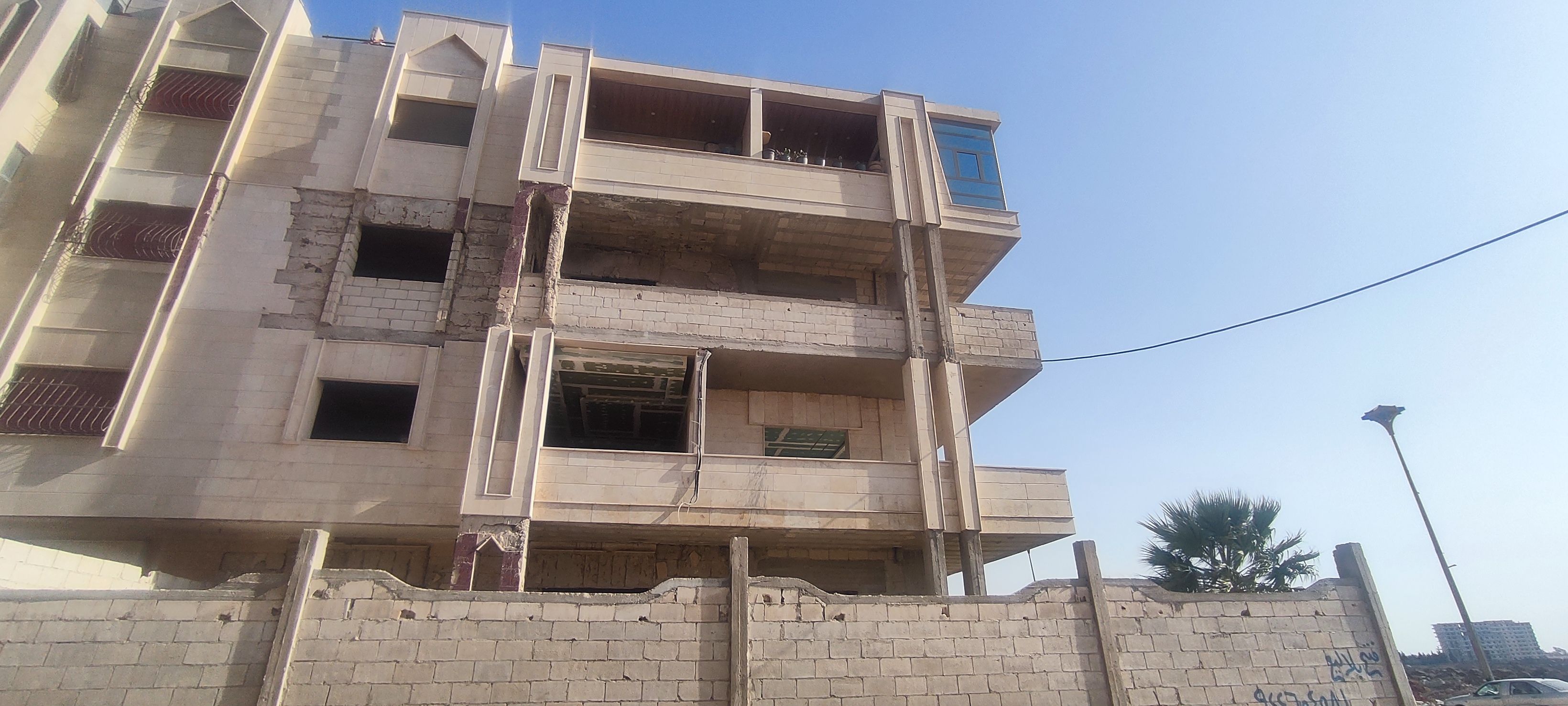 شقة للبيع حمص الوعر الجزيرة الثامنة ١٦٥م سوبر ديلوكس